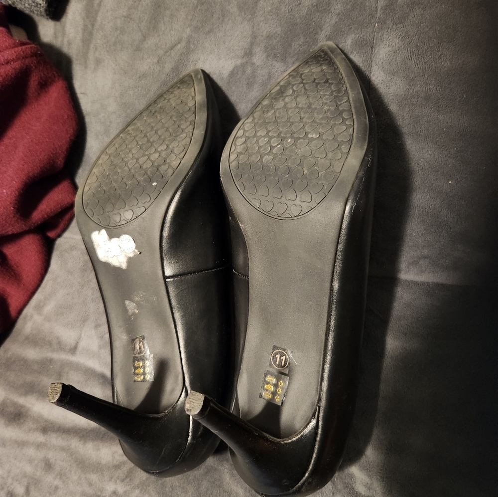 Laundry List pumps size 11 Black